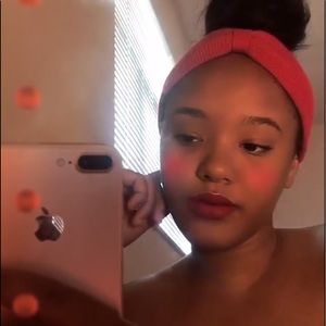 Meet your Posher, Candis